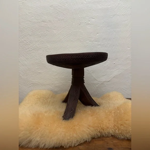 Antique African Igbo Stool - Picture 2 of 7